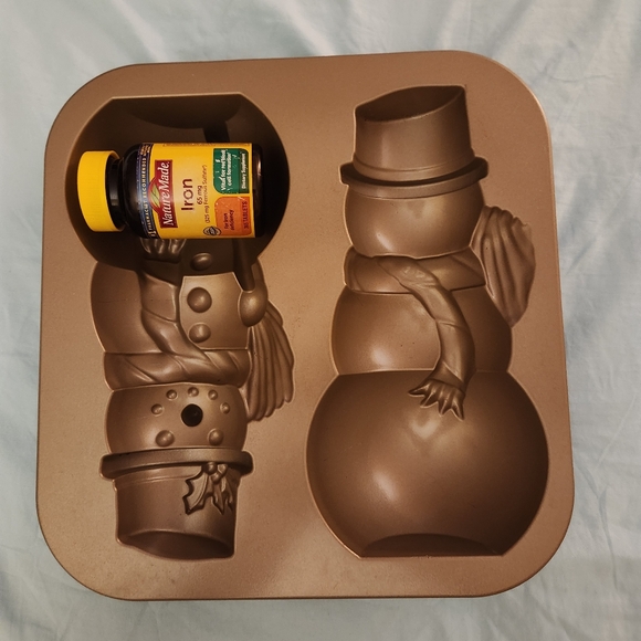 Nordic Ware USA Snowman Cake Pan, 10 cups/2.6 liter - Picture 5 of 7